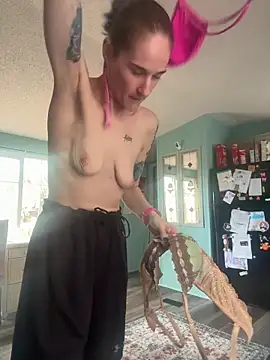 Snapshot of lolabunny9 chatting on 12.03.25 lolabunny9 online show from 12.03.25