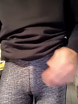 Snapshot of Returnco chatting on 12.04.25 Returnco online show from 12.04.25