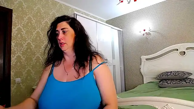 Snapshot of Evelyn_Shy chatting on 06.18.26 Evelyn Shy online show from 06.18.26