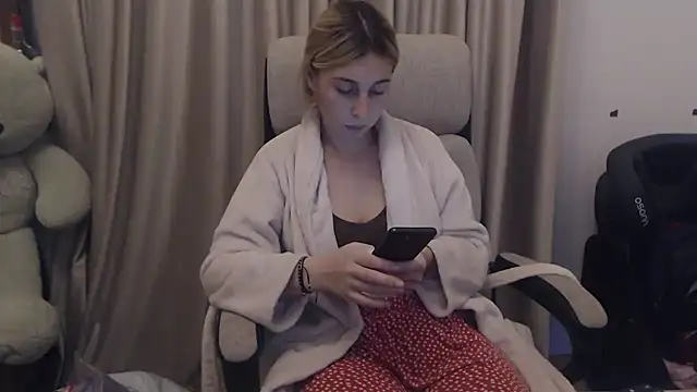 Snapshot of Aliss_Hottie chatting on 11.01.25 Aliss Hottie online show from 11.01.25