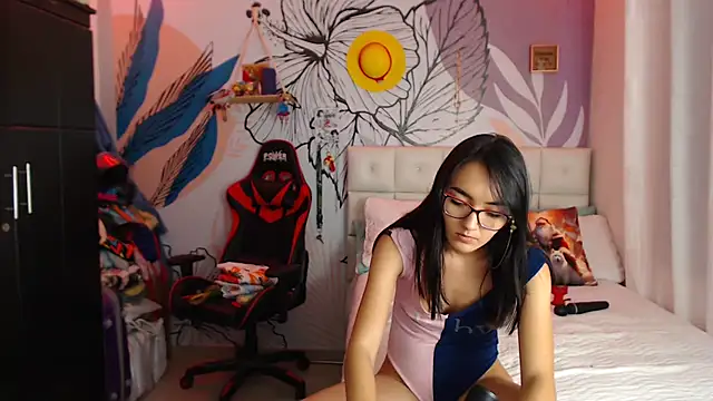 LinzyBaner online show from 12.16.24