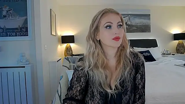 Snapshot of AlbanyWhite chatting on 11.21.25 AlbanyWhite online show from 11.21.25