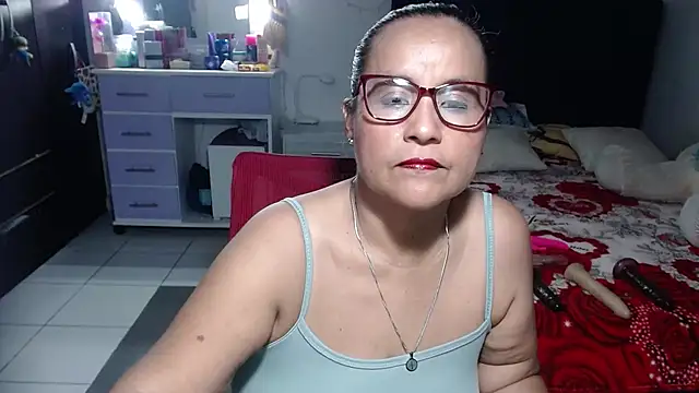 Snapshot of pervert_mommy_ chatting on 06.15.26 pervert mommy online show from 06.15.26