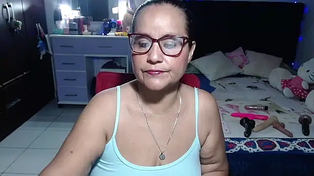 Snapshot of pervert_mommy_ chatting on 06.20.26 pervert mommy online show from 06.20.26