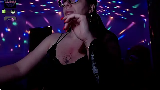 SonyaDevon online show from 01.11.25