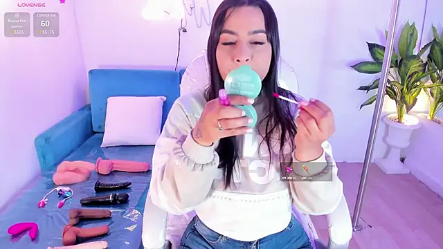 Snapshot of Pamela_roberts chatting on 12.19.24 Pamela roberts online show from 12.19.24