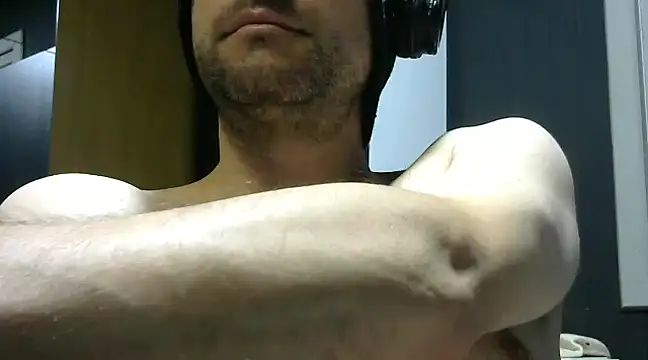 Snapshot of gauchors20 chatting on 12.21.24 gauchors20 online show from 12.21.24