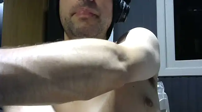 Snapshot of gauchors20 chatting on 03.12.25 gauchors20 online show from 03.12.25