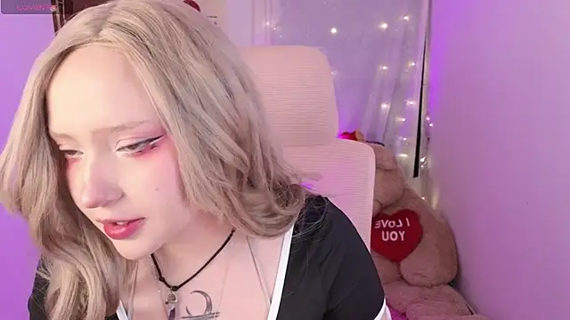 KuroChan420 online show from 12.23.25