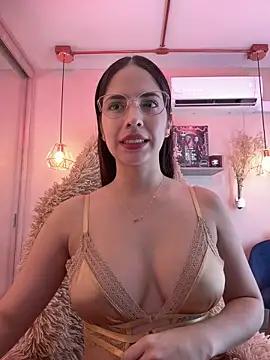 Snapshot of Zoe_Bae chatting on 01.17.25 Zoe Bae online show from 01.17.25