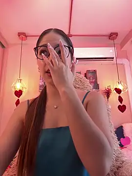 Snapshot of Zoe_Bae chatting on 02.19.25 Zoe Bae online show from 02.19.25