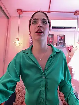 Snapshot of Zoe_Bae chatting on 03.17.25 Zoe Bae online show from 03.17.25