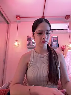 Snapshot of Zoe_Bae chatting on 03.18.25 Zoe Bae online show from 03.18.25