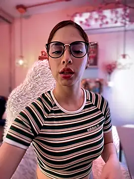 Snapshot of Zoe_Bae chatting on 10.09.25 Zoe Bae online show from 10.09.25