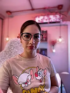 Snapshot of Zoe_Bae chatting on 10.10.25 Zoe Bae online show from 10.10.25