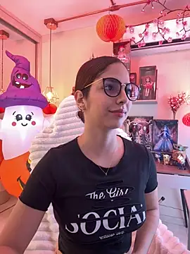 Snapshot of Zoe_Bae chatting on 10.15.25 Zoe Bae online show from 10.15.25