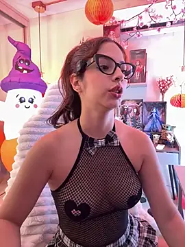 Snapshot of Zoe_Bae chatting on 10.23.25 Zoe Bae online show from 10.23.25