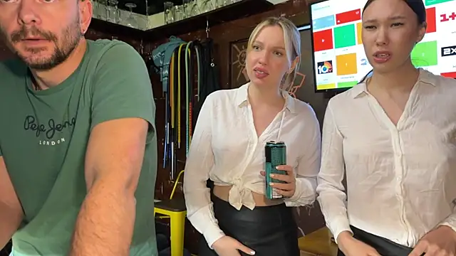 Snapshot of dirtypub chatting on 03.22.25 dirtypub online show from 03.22.25