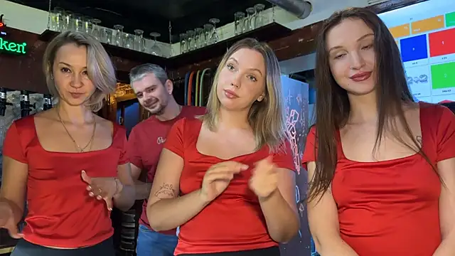 Snapshot of dirtypub chatting on 11.02.25 dirtypub online show from 11.02.25