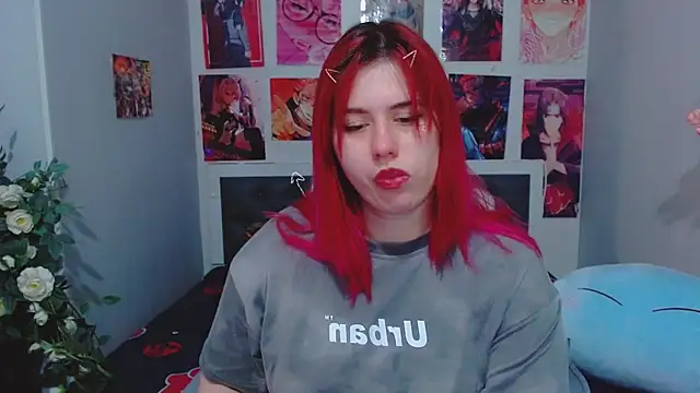 Snapshot of MikaMoonn chatting on 12.22.24 MikaMoonn online show from 12.22.24