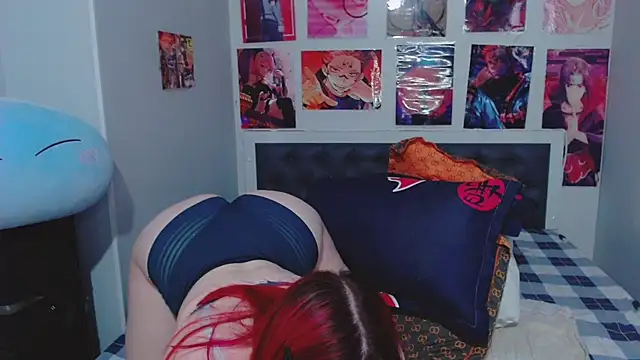 Snapshot of MikaMoonn chatting on 12.25.24 MikaMoonn online show from 12.25.24