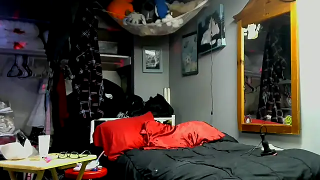 Snapshot of jjdirty6996 chatting on 11.29.25 jjdirty6996 online show from 11.29.25