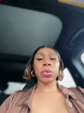 Snapshot of Belle___ chatting on 02.11.26 Belle online show from 02.11.26