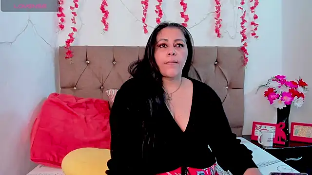 Snapshot of SexxyPamela chatting on 02.16.25 SexxyPamela online show from 02.16.25