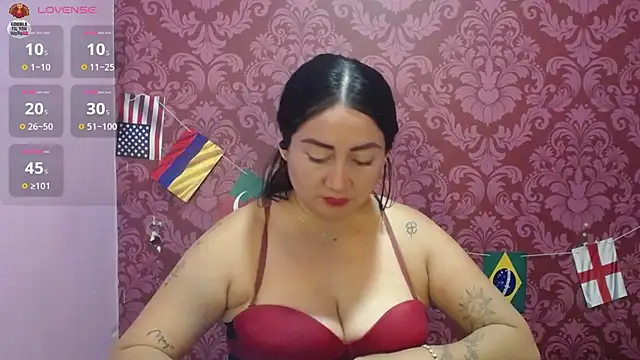 Snapshot of juliana_diaz chatting on 06.27.26 juliana diaz online show from 06.27.26