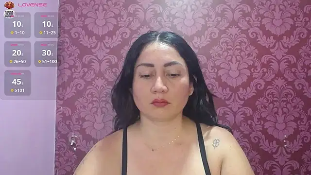 Snapshot of juliana_diaz chatting on 06.30.26 juliana diaz online show from 06.30.26