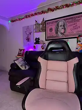 Snapshot of may_aceros chatting on 12.22.25 may aceros online show from 12.22.25