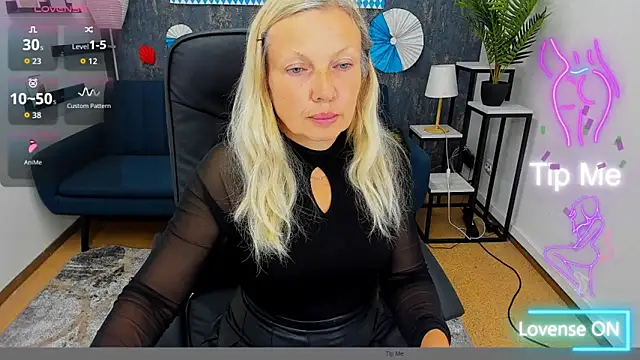 Snapshot of Abby_Moore_ chatting on 09.16.25 Abby Moore online show from 09.16.25