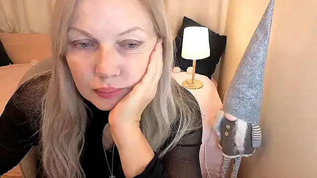 Snapshot of Abby_Moore_ chatting on 12.20.25 Abby Moore online show from 12.20.25