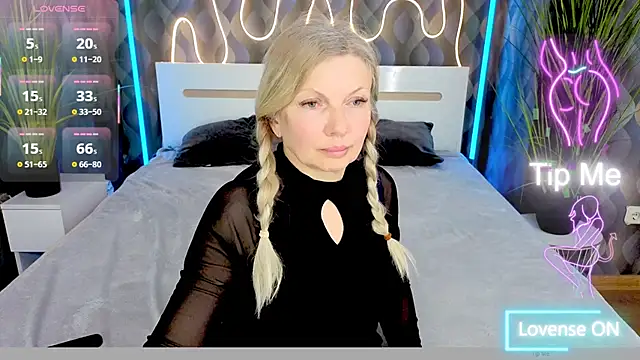 Abby Moore  online show from 04.25.26