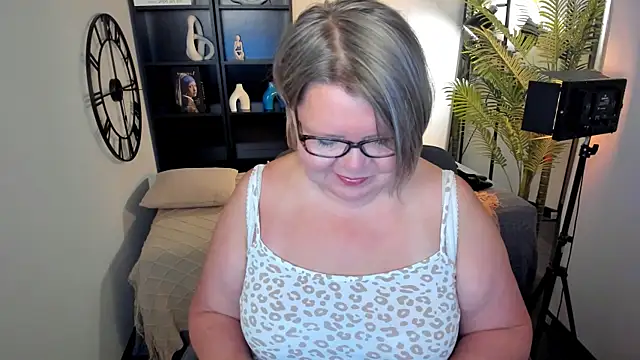 Snapshot of Shannonshine chatting on 07.14.26 Shannonshine online show from 07.14.26