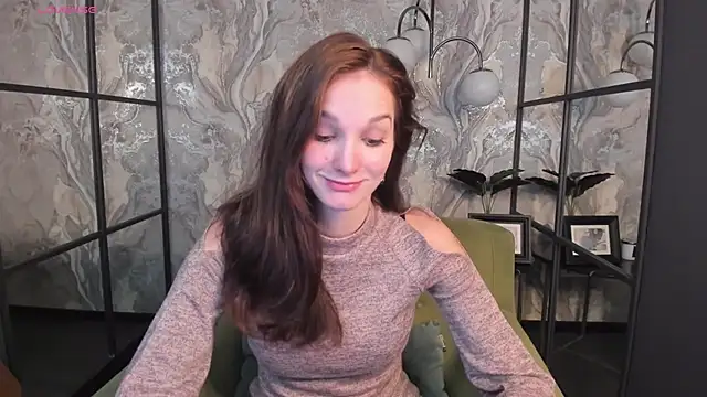 Snapshot of MirandaGlow chatting on 02.06.25 MirandaGlow online show from 02.06.25