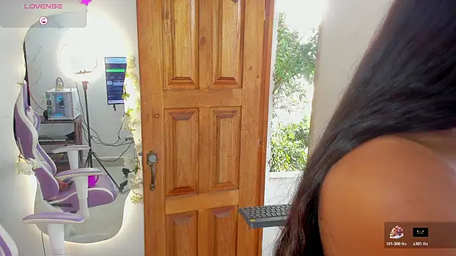 Snapshot of sofia_gold_ chatting on 11.15.25 sofia gold online show from 11.15.25