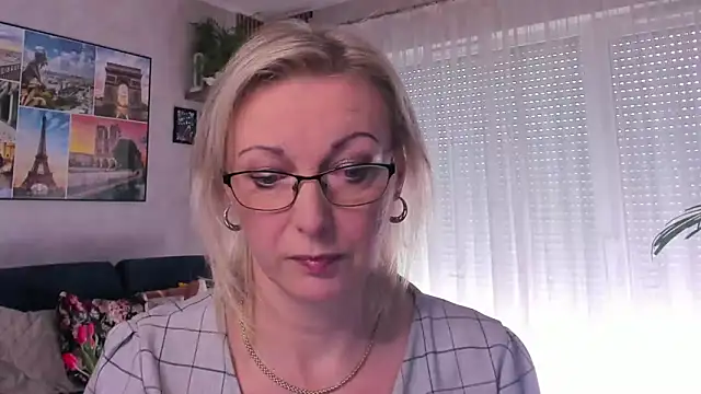 vanessa chat online show from 03.23.25