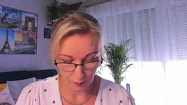 vanessa chat online show from 10.13.25