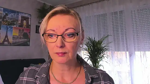 vanessa chat online show from 10.23.25