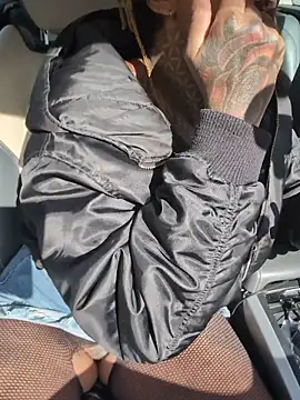 Snapshot of DarkDea chatting on 11.15.25 DarkDea online show from 11.15.25