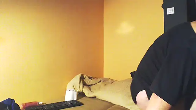 Snapshot of MioritaHard chatting on 01.26.25 MioritaHard online show from 01.26.25