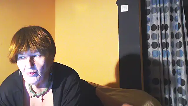 Snapshot of MioritaHard chatting on 02.05.25 MioritaHard online show from 02.05.25