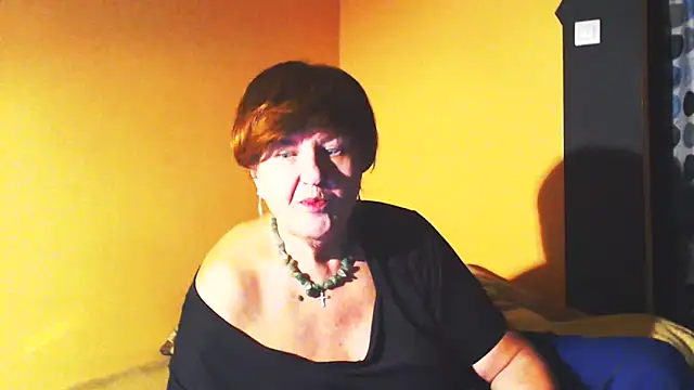 Snapshot of MioritaHard chatting on 02.06.25 MioritaHard online show from 02.06.25