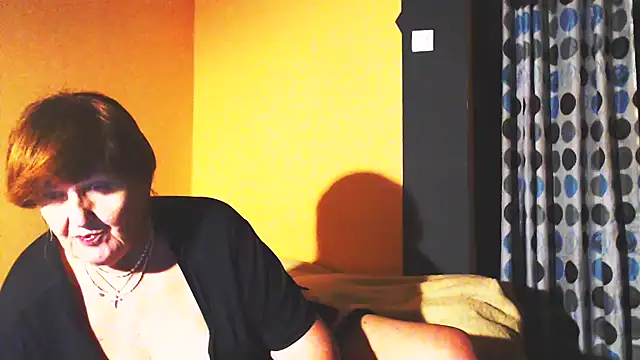 Snapshot of MioritaHard chatting on 02.08.25 MioritaHard online show from 02.08.25