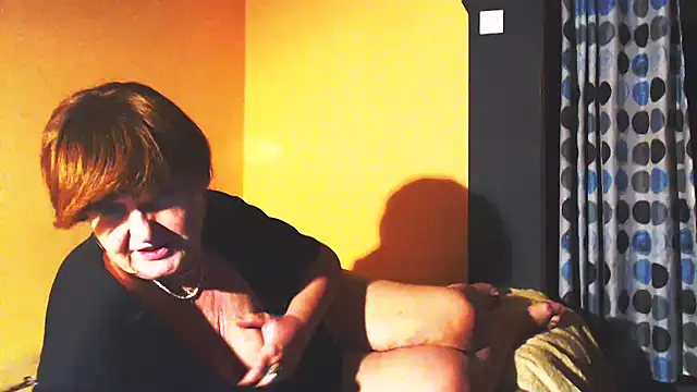 Snapshot of MioritaHard chatting on 02.08.25 MioritaHard online show from 02.08.25