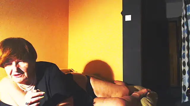 Snapshot of MioritaHard chatting on 02.11.25 MioritaHard online show from 02.11.25