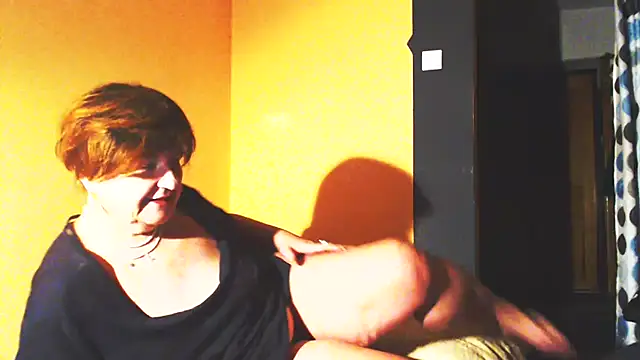 Snapshot of MioritaHard chatting on 02.11.25 MioritaHard online show from 02.11.25