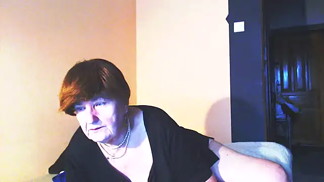 Snapshot of MioritaHard chatting on 02.13.25 MioritaHard online show from 02.13.25