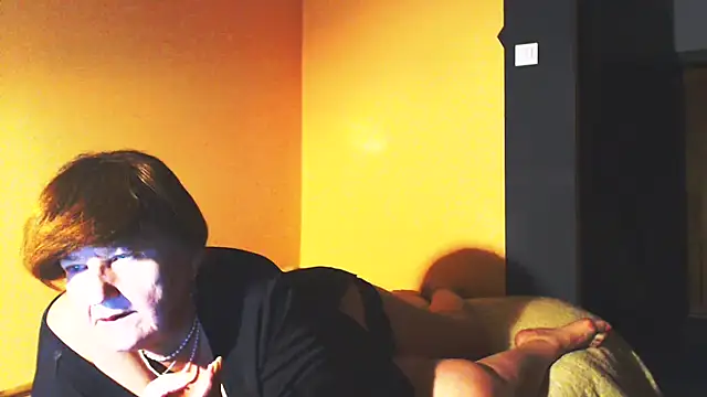 Snapshot of MioritaHard chatting on 02.13.25 MioritaHard online show from 02.13.25